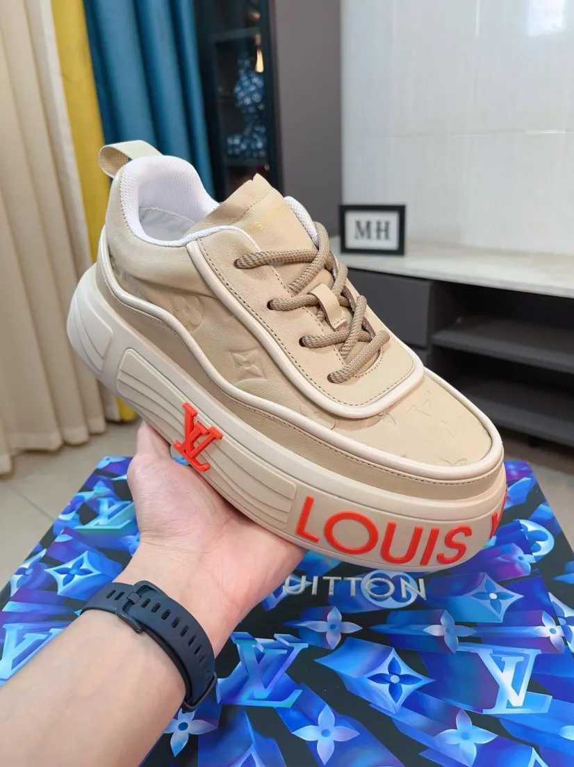 Men's men's shoes 💰560🌸🌸 LV style is novel and fashionable, the upper is made of imported cowhide + LV special materials! Super trendy design! It’s eye-catching! The leather is soft, delicate, shiny and translucent, showing the ultimate in pure handcraftsmanship, and the mesh is soft, comfortable and breathable! Size: 39-44 (38 45 customized)